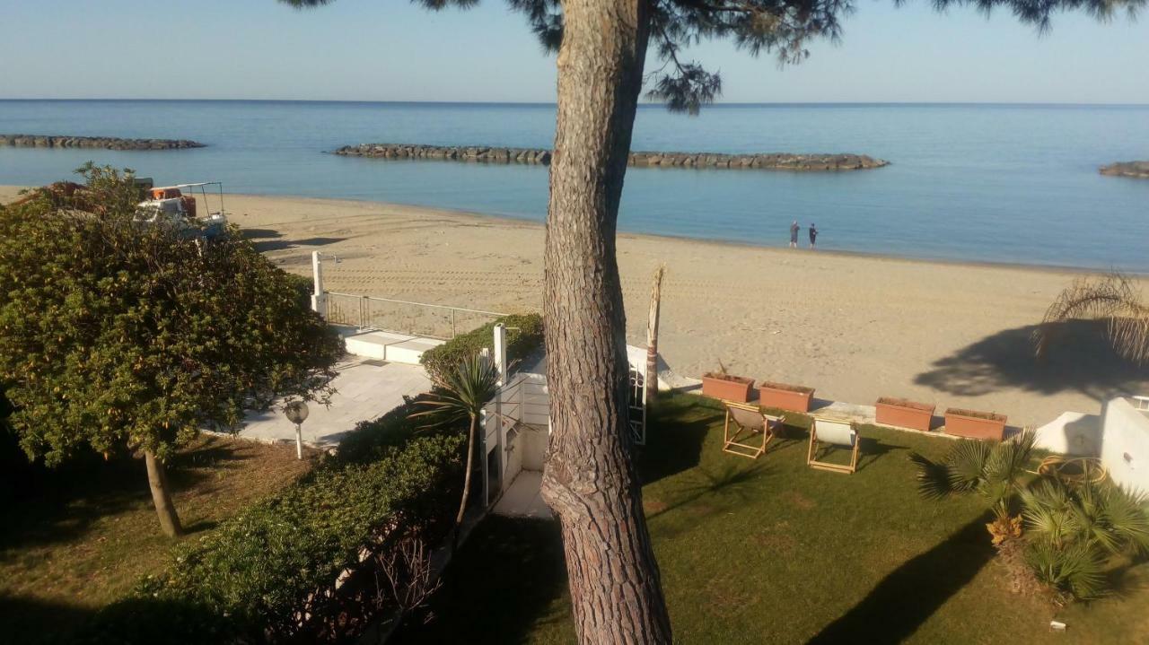 Villa A Diamante Sulla Spiaggia เบลเวเดเร มาริตตีโม ภายนอก รูปภาพ