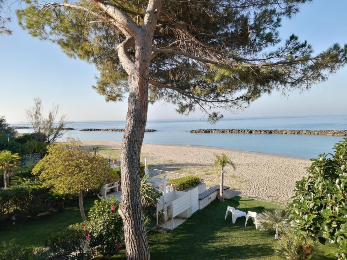 Villa A Diamante Sulla Spiaggia เบลเวเดเร มาริตตีโม ภายนอก รูปภาพ